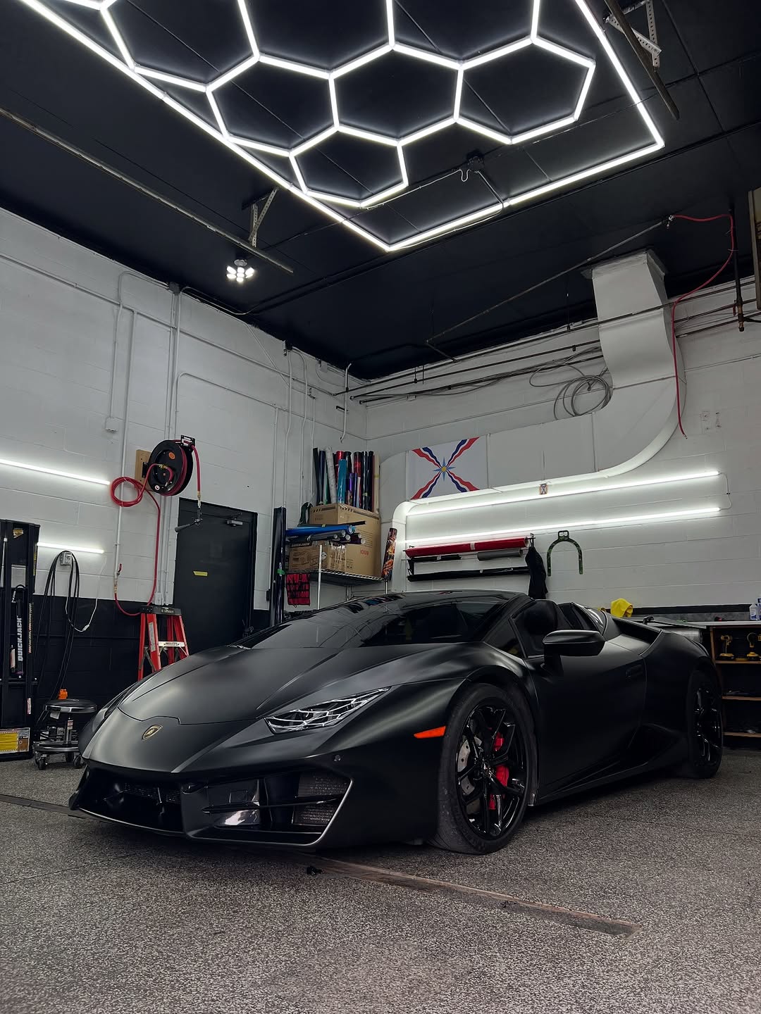 Lamborghini in satin black 🔥