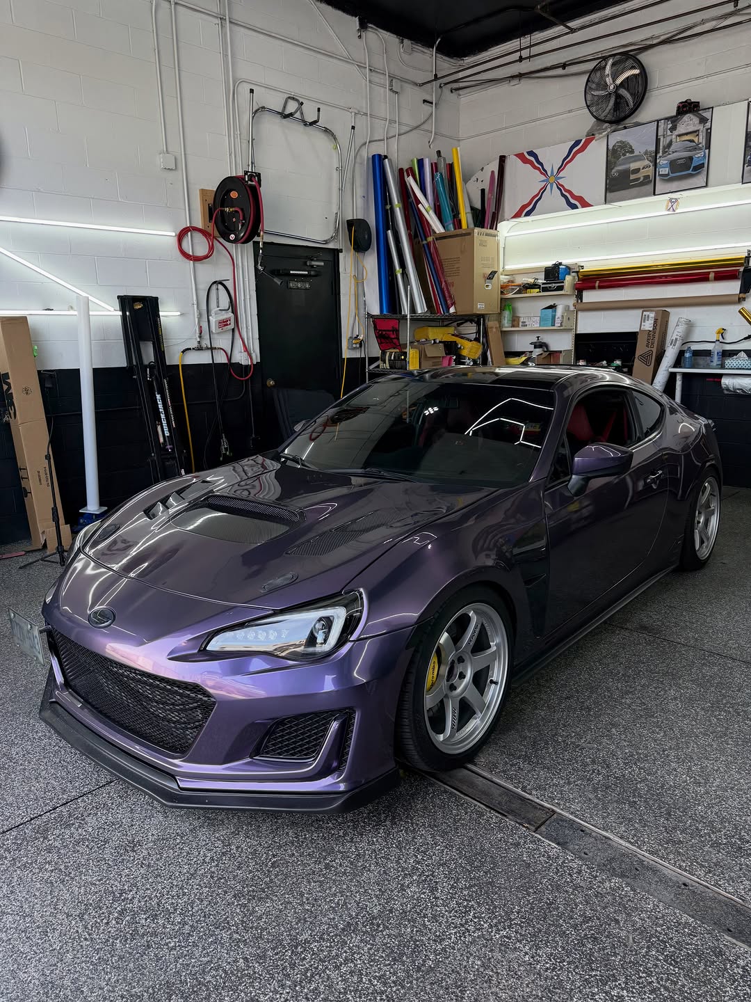 BRZ hood and fenders, carbon exposed 👌🏽